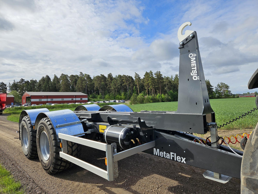 Haakarmaanhangwagen met 710 50 26,5 wielen 60 km H 137323
