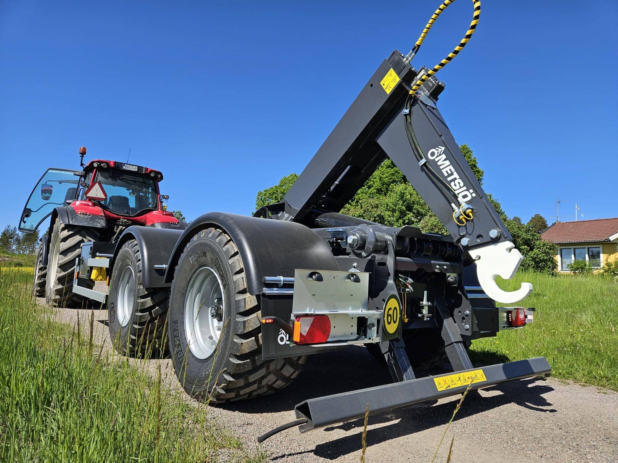 Säker containerväxling på flakväxlare – negativ stödlast, underkörningsskydd och hydraulisk säkerhetsstödbalk