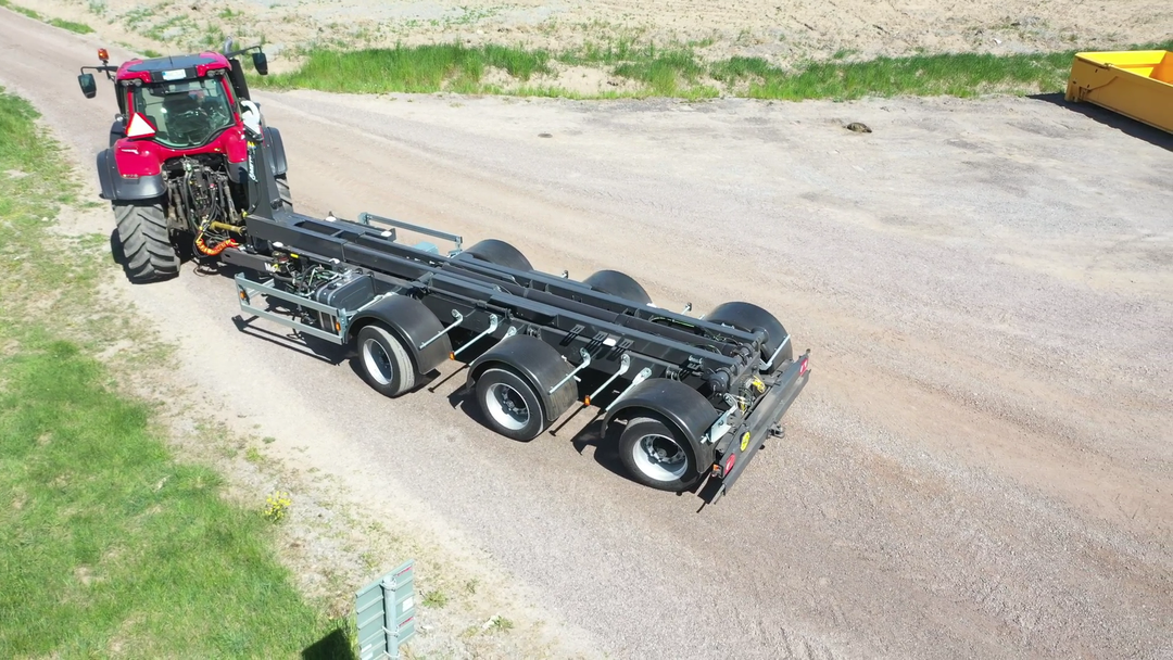 hook lift trailer with automatic steering