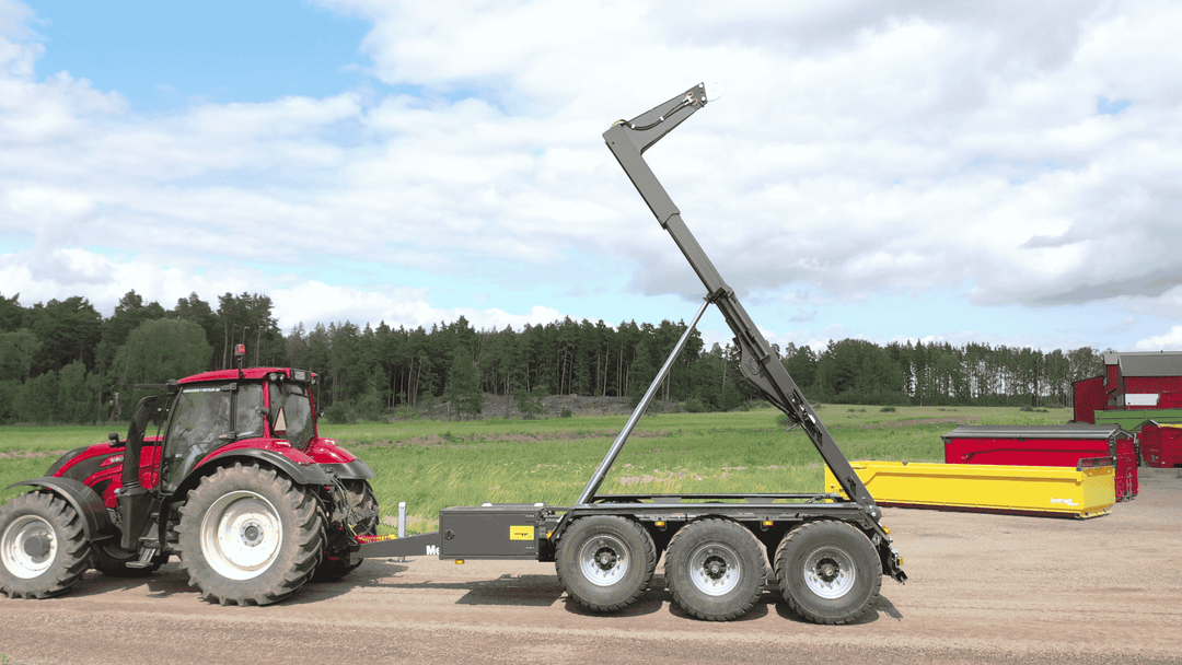137728 Hook lift trailer with a big toolbox 125 Meters long with lock