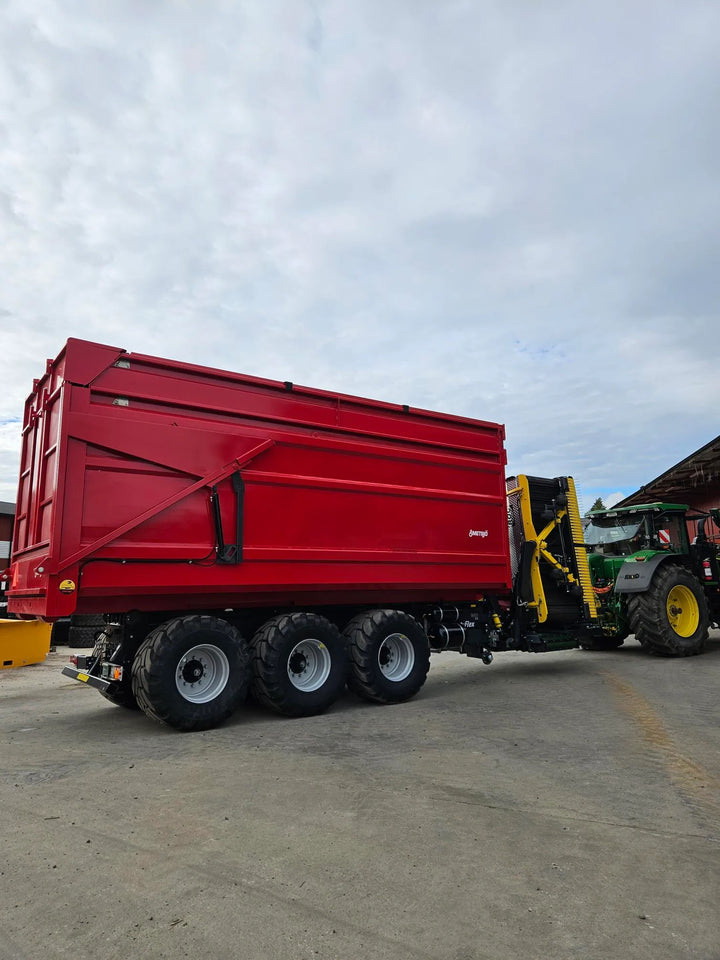 156485 hook lift trailer with precise chopper