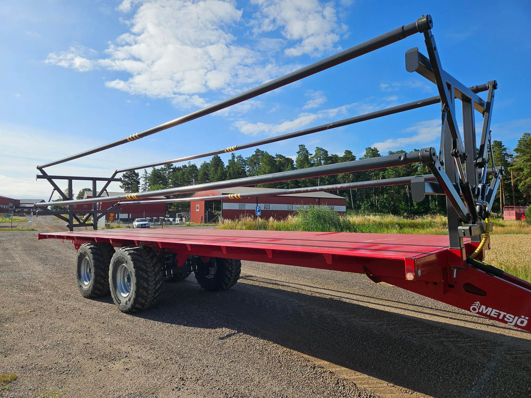 168602 bale trailer with long axle distance for heavy loads
