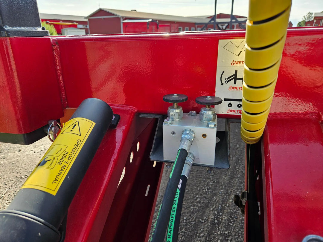 168602 bale trailer with possibility to set one side of hydraulic safety