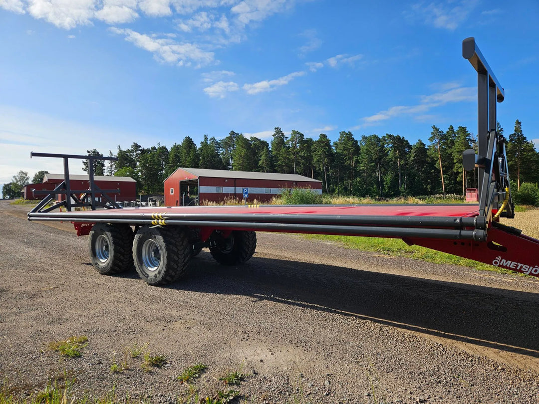 168602 balvagn med hydraulisk lastsäkring som inte tar i marken vid förflyttning på fält