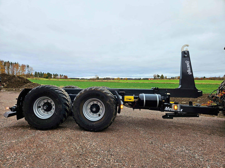 172270 Small hook lift with telescopic tower