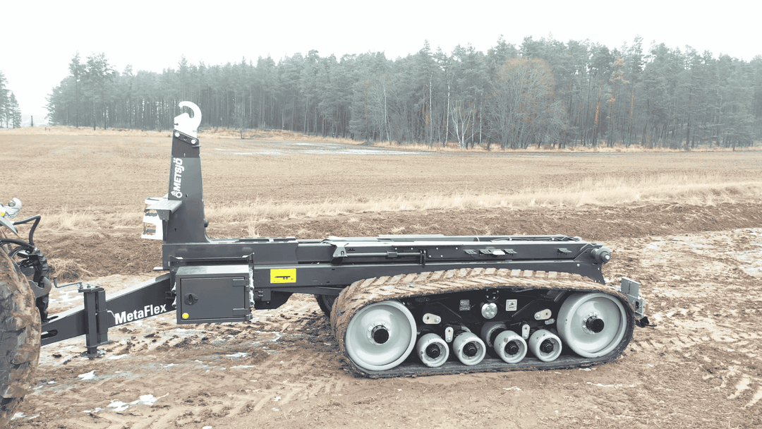 174360 tracked hook lift trailer with platform for inspecting containers