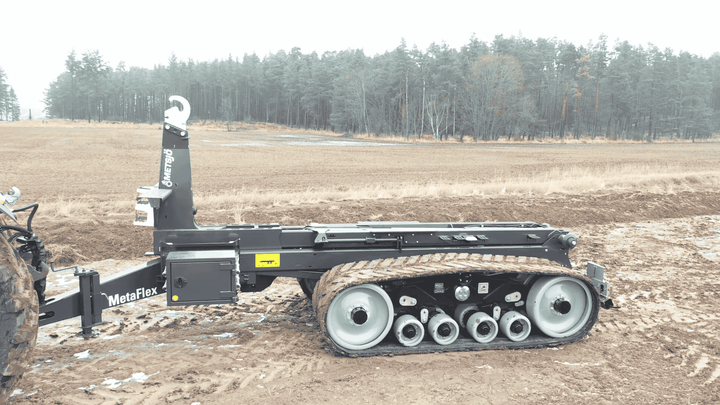 174360 tracked hook lift trailer with platform for inspecting containers