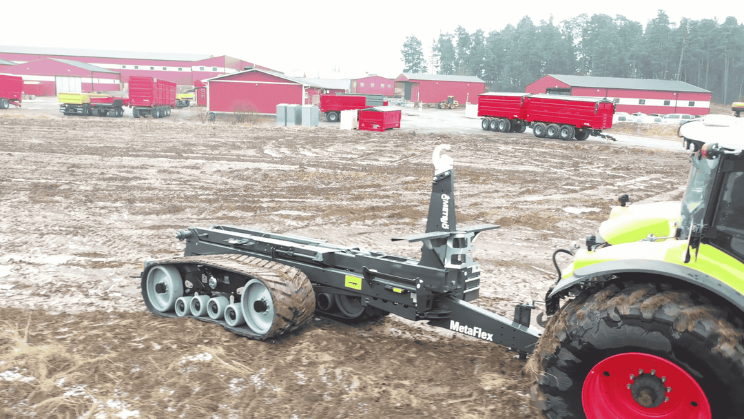 174360 tracked hook lift with good terrain capabilities