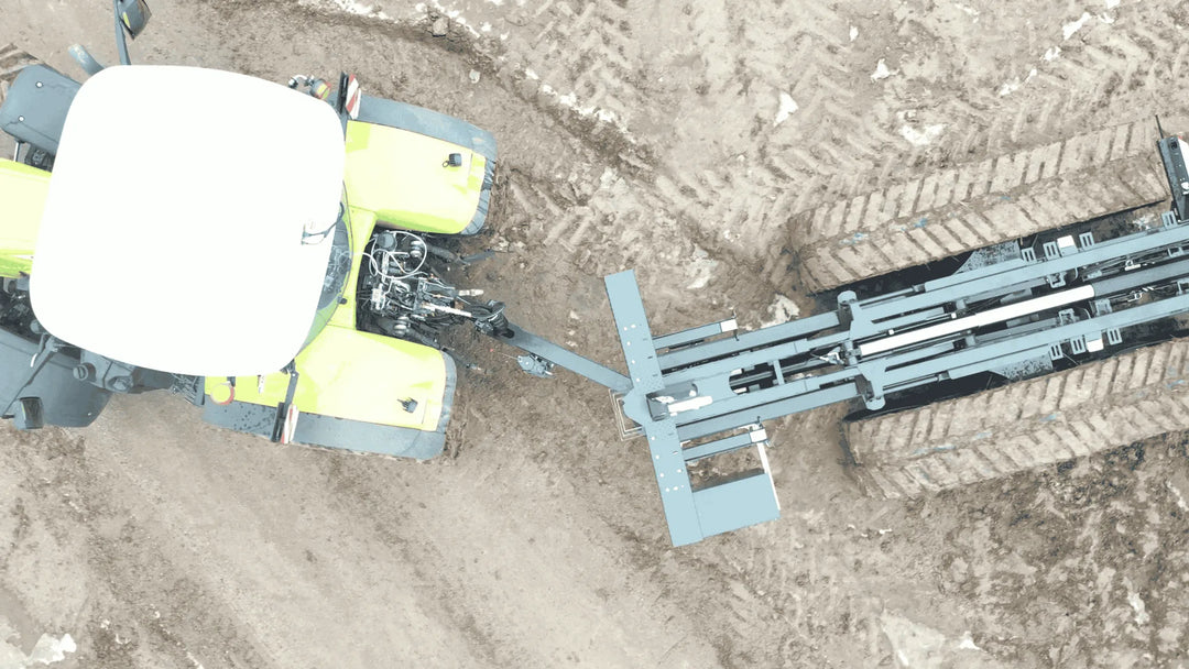 174360 Tracked hook lift with frame steering