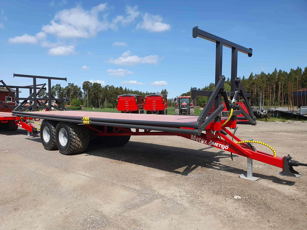 Bale trailer with hydraulic sides and fastening of bales 156630