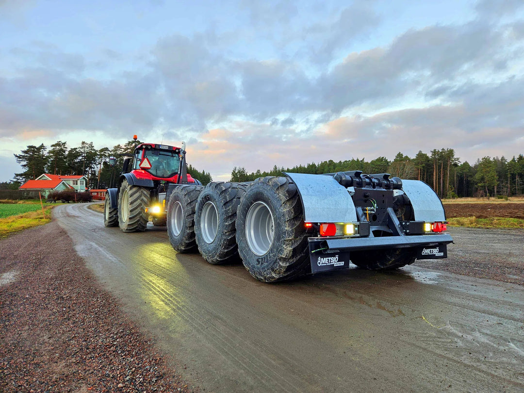 Big wheels on trailer 108467