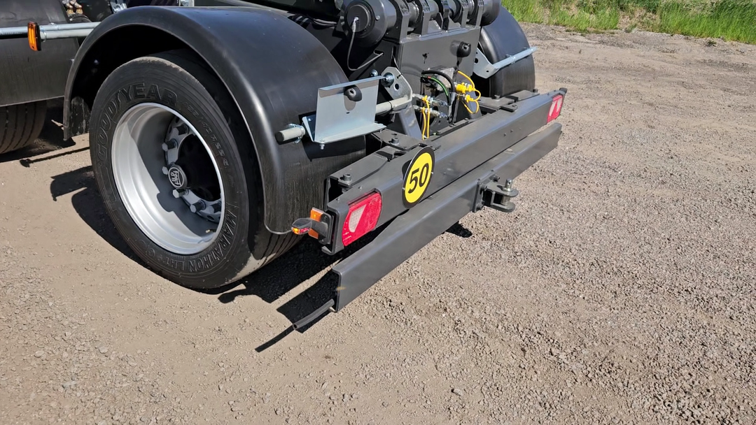 Extendable rear underrun protection for hook lift
