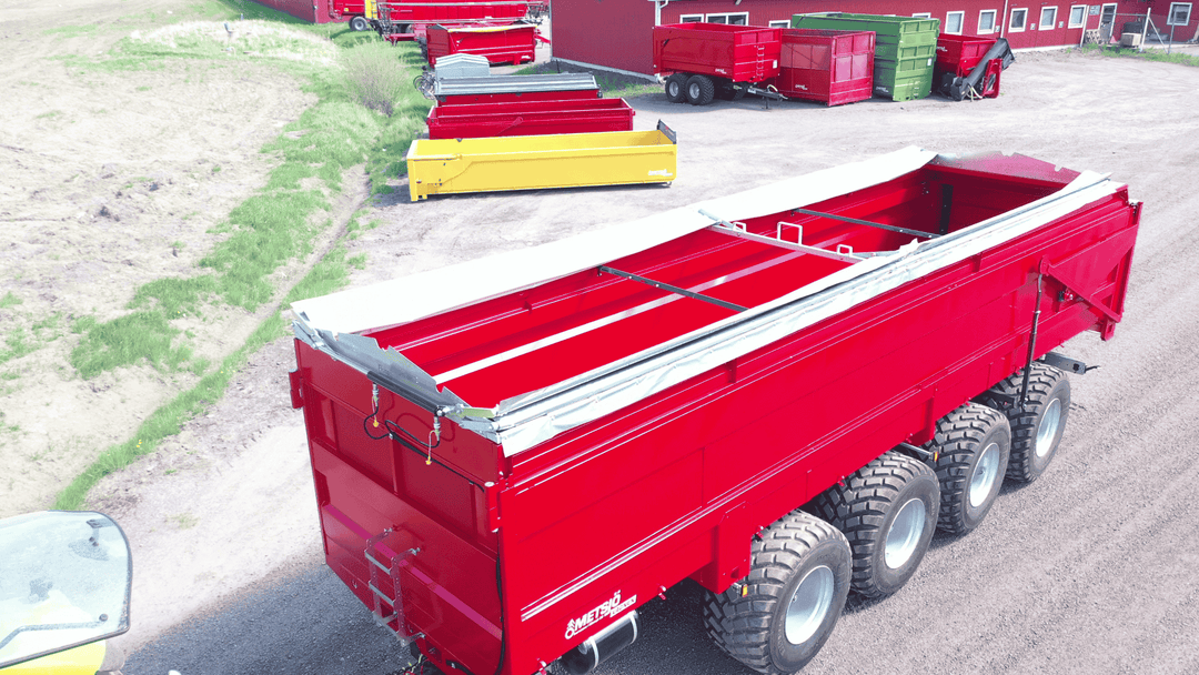 Grain trailer with hydraulic coverage 173519