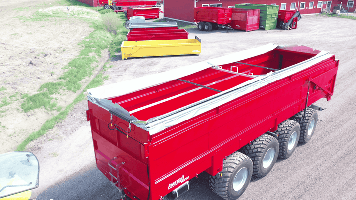 Grain trailer with hydraulic coverage 173519