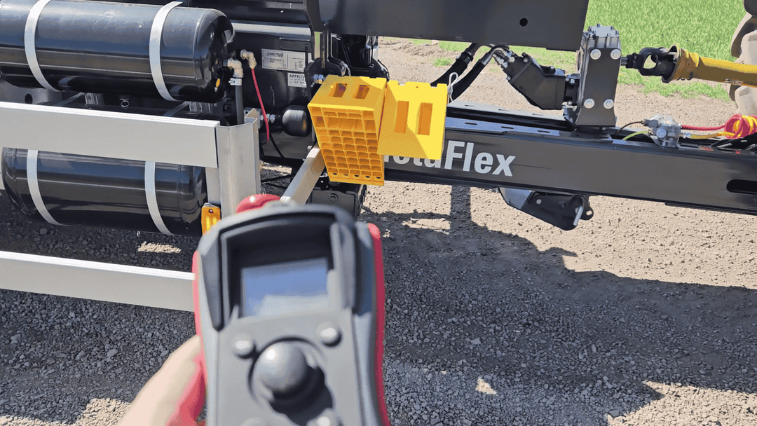 Hakenliftanhänger mit hydraulischer Deichsel mit Federung und Verstellmöglichkeit 172481