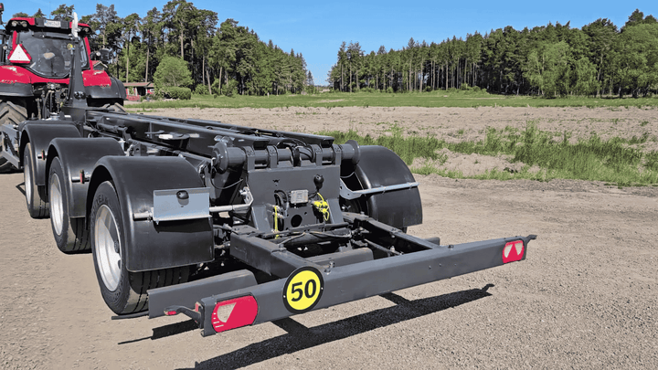 Hakenliftanhänger mit hydraulischer Hecksicherung und teleskopierbarem Heckunterfahrschutz 172481