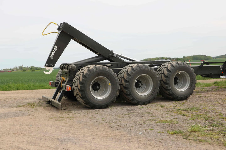 Hakenliftanhänger mit großen Rädern 154720