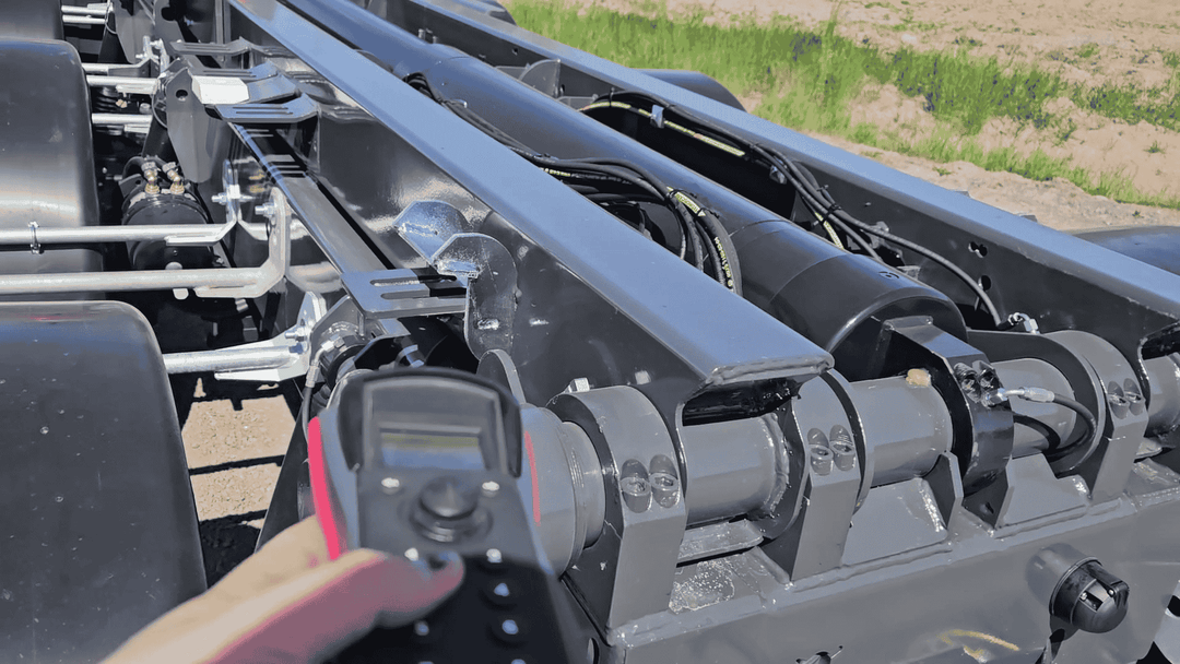 Hook lift trailer with container locks 172481