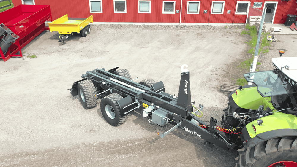 Hook lift trailer with halfscreens 103037  
