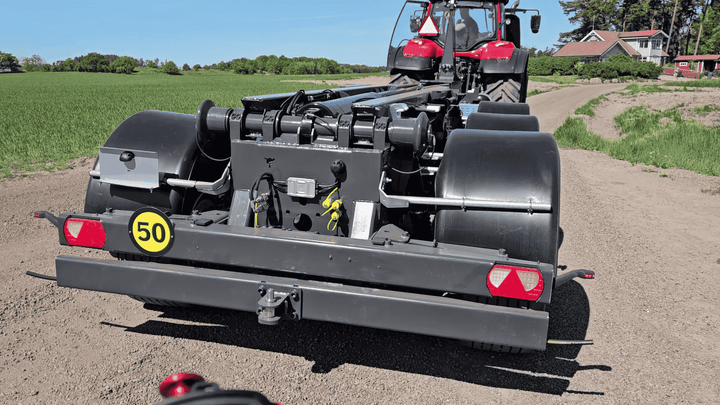 Hook lift trailer with hydraulic suspension and raised chassi to max. 172481