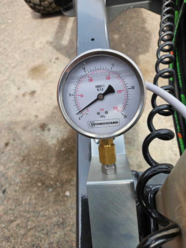 Hook lift with indication of load weight 107122