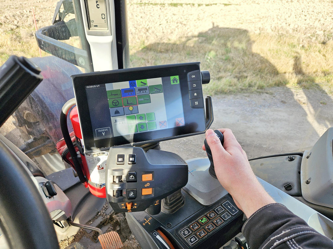 ISOBUS display steered with ISOBUS joystick